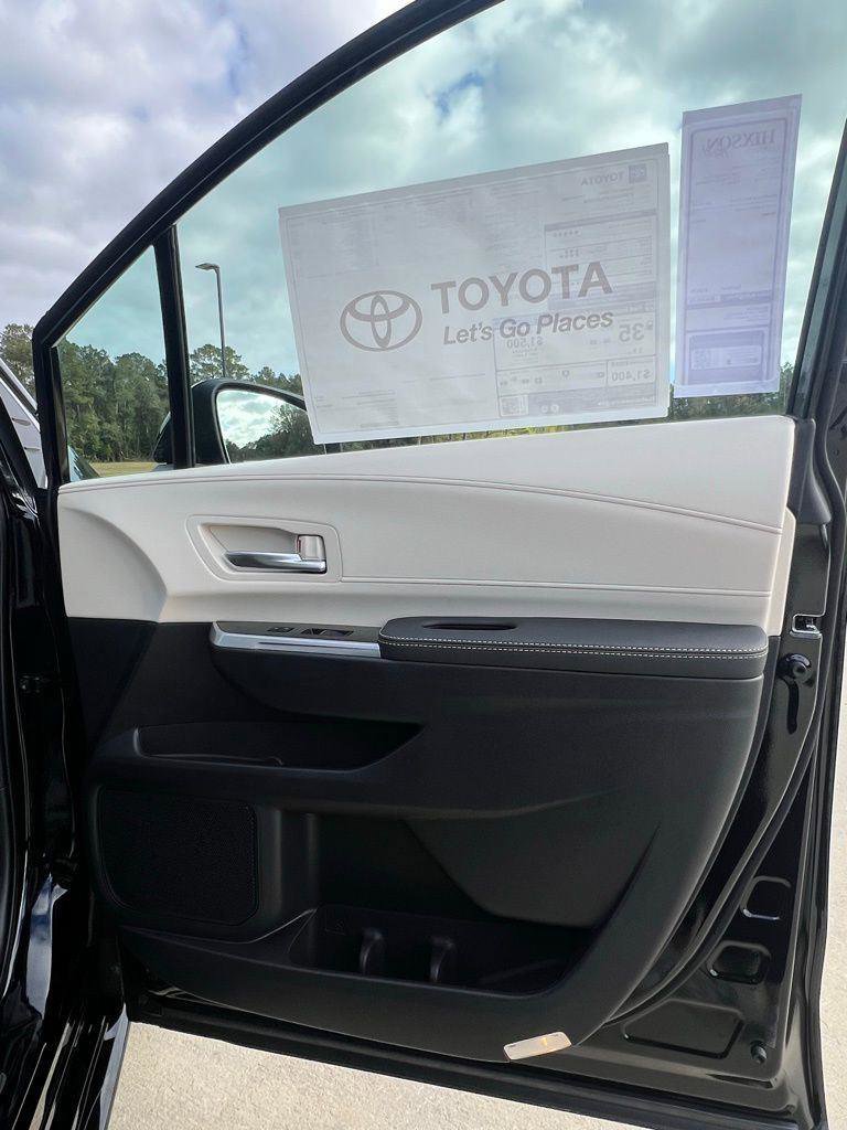 New 2026 Toyota Sienna Platinum image 19