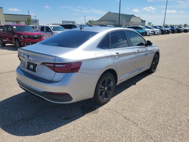 Used 2024 Volkswagen Jetta SE image 21