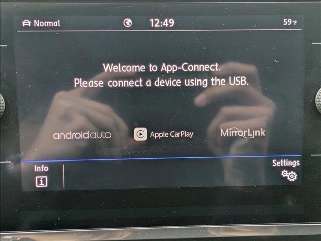 Used 2020 Volkswagen Tiguan SE image 15