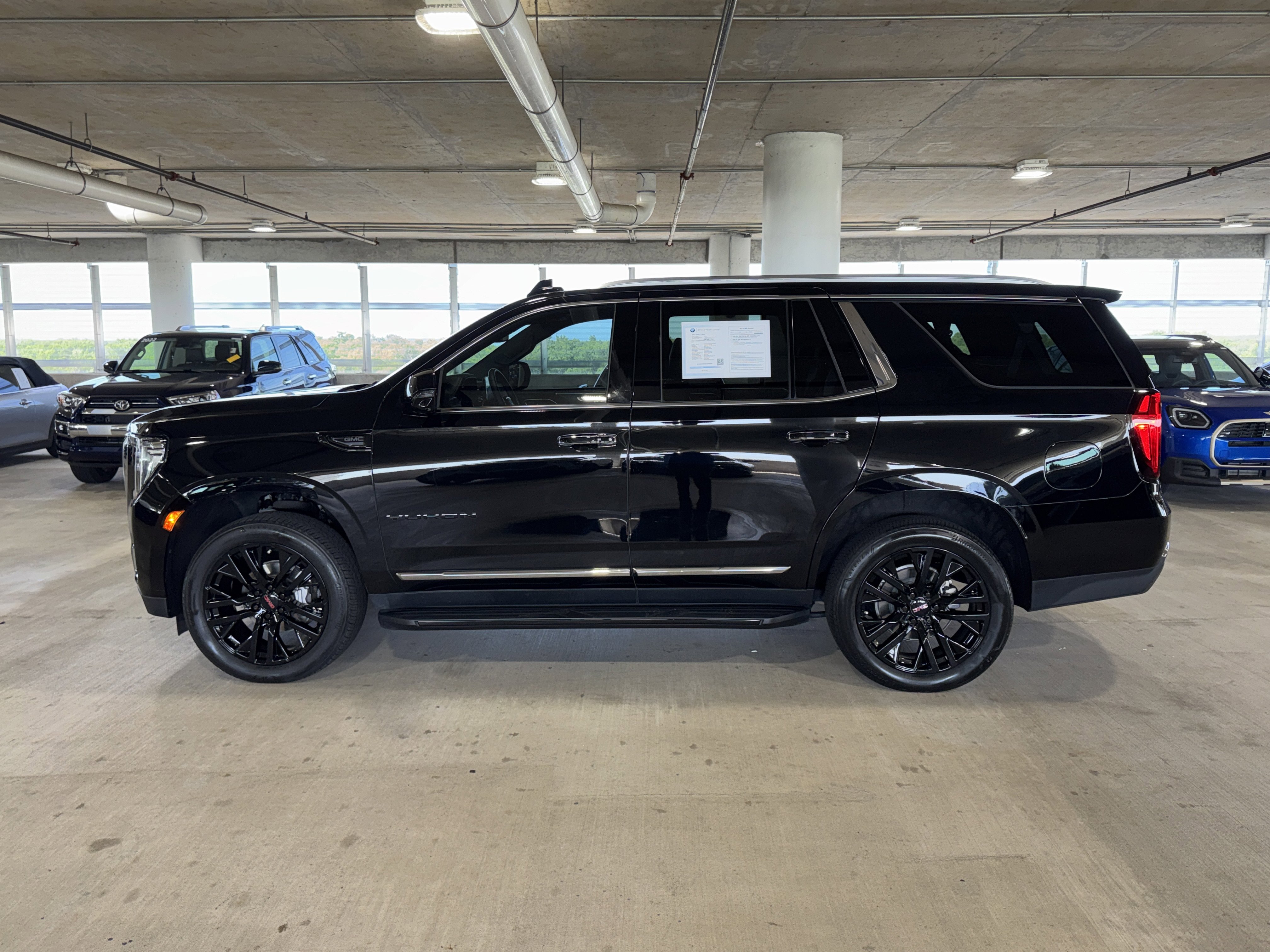 Used 2023 GMC Yukon SLT w/ SLT Premium Package AWD/4WD image 5