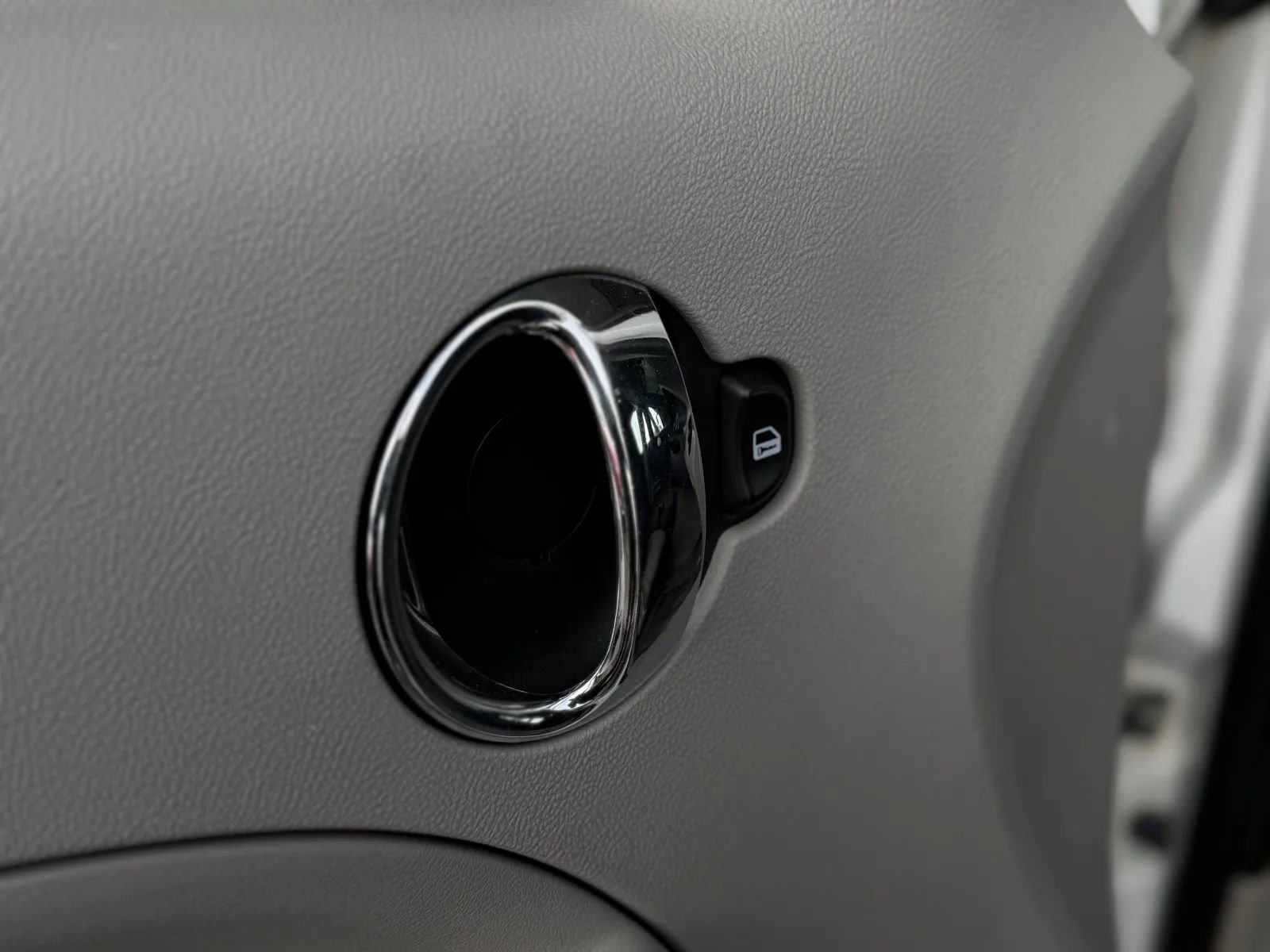 Used 2011 Chevrolet HHR LS image 26