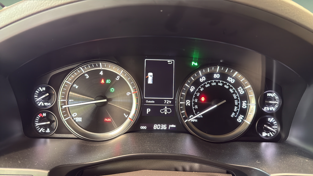 Used 2018 Lexus LX 570 4WD w/ Luxury Package image 24