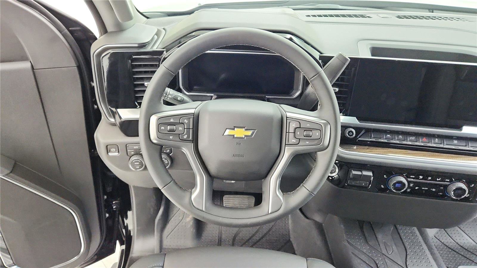 New 2026 Chevrolet Silverado 1500 LT w/ Leather Package AWD/4WD image 13