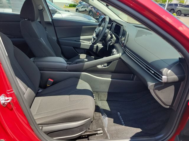 Certified 2025 Hyundai Elantra SE FWD image 26