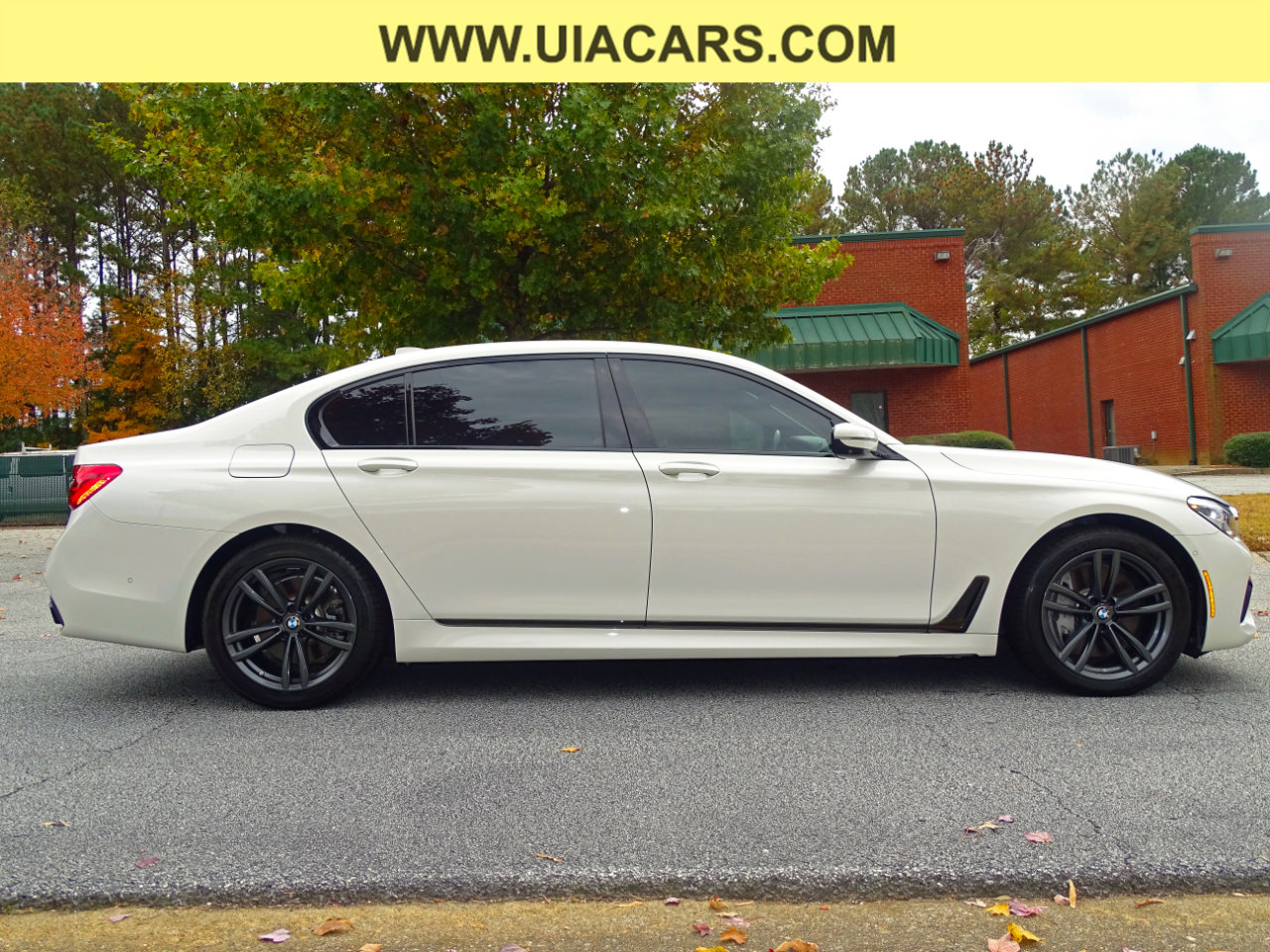 Used 2018 BMW 750i image 10
