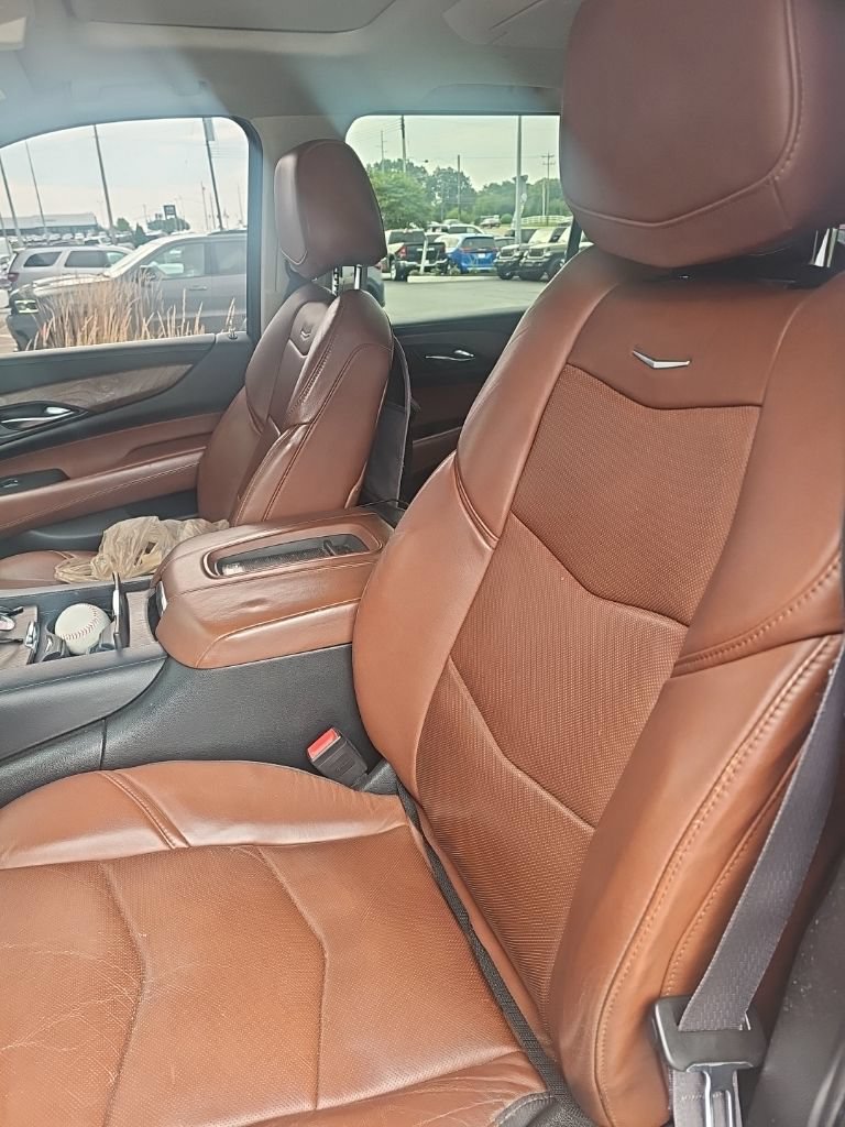 Used 2016 Cadillac Escalade ESV Luxury AWD/4WD image 7