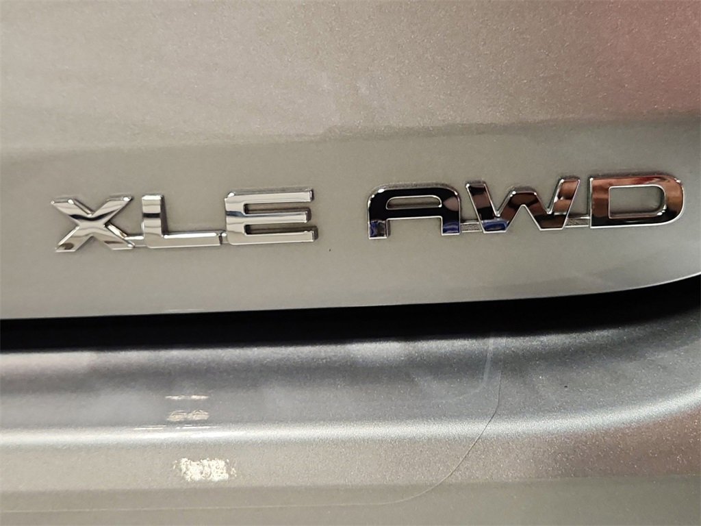 Used 2023 Toyota Highlander XLE image 31