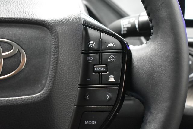 Used 2024 Toyota Prius XLE AWD/4WD image 18