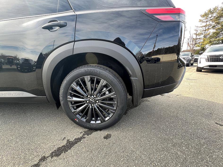 New 2026 Nissan Pathfinder SL image 11