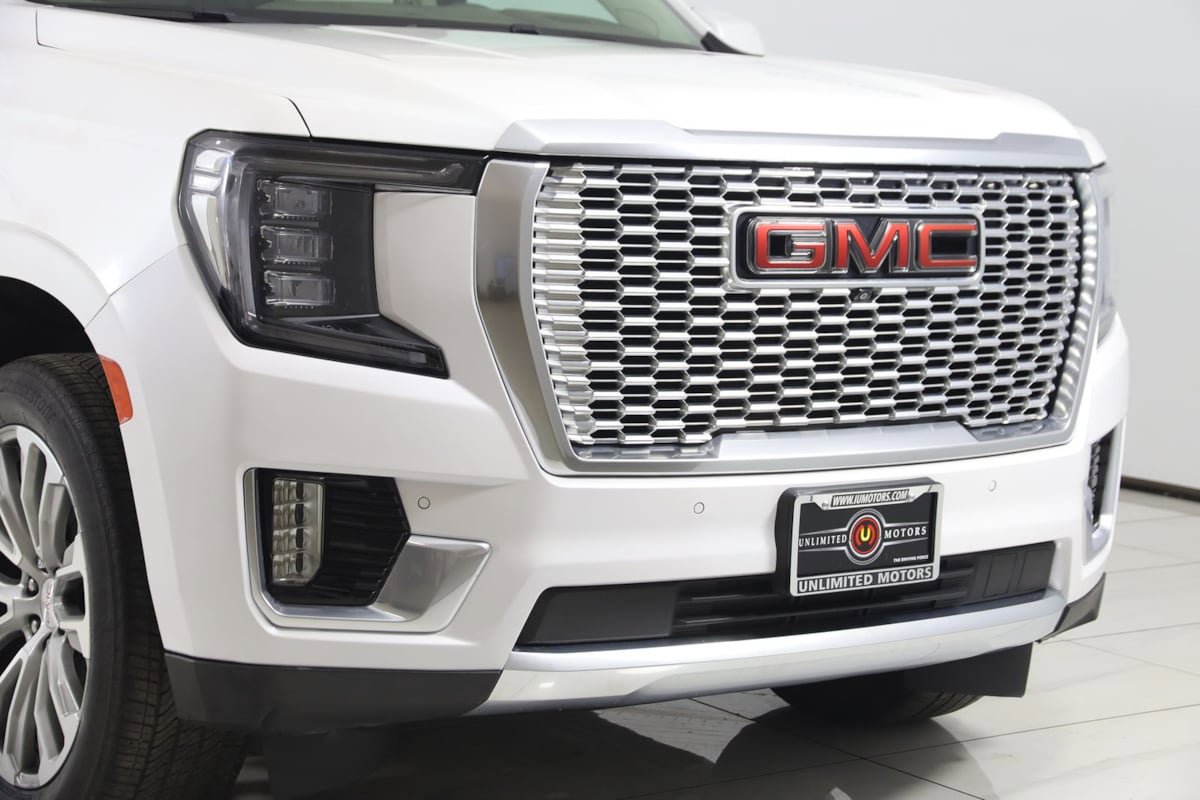 Used 2021 GMC Yukon XL Denali w/ LPO, Illumination Package AWD/4WD image 42