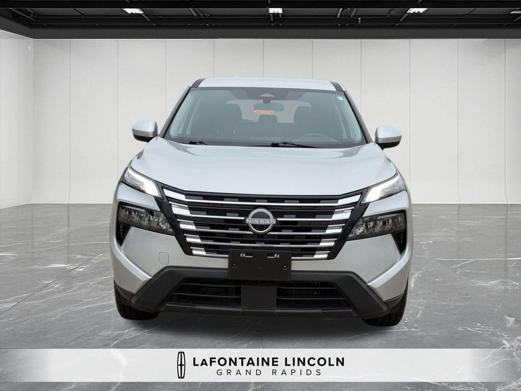 Used 2025 Nissan Rogue SV AWD/4WD image 8