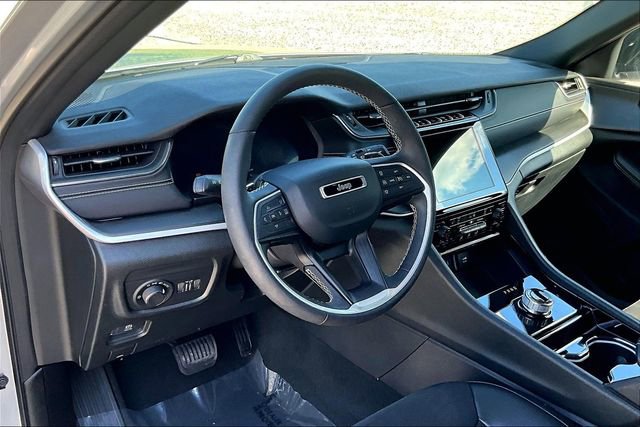 Used 2023 Jeep Grand Cherokee L Laredo AWD/4WD image 12