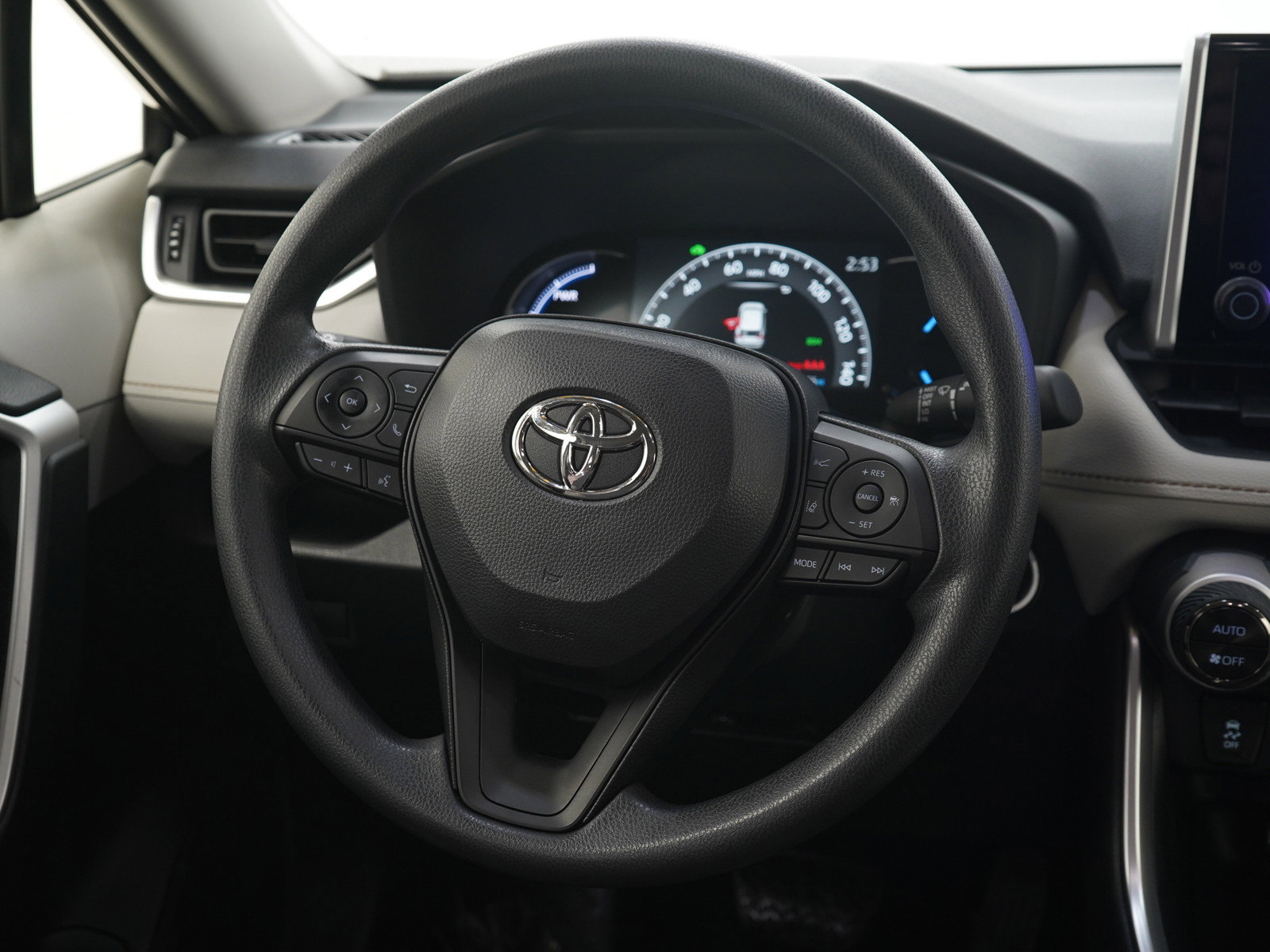 Used 2025 Toyota RAV4 XLE AWD/4WD image 16