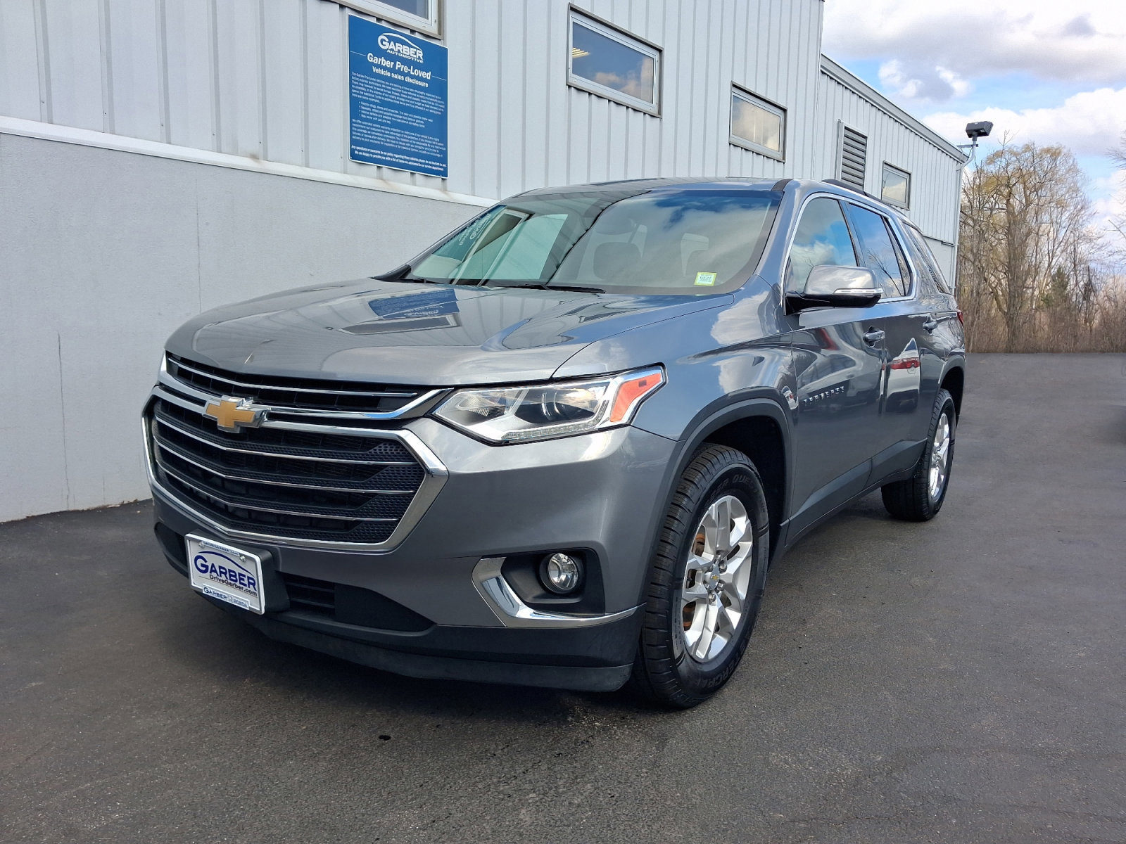 Used 2020 Chevrolet Traverse LT FWD image 1