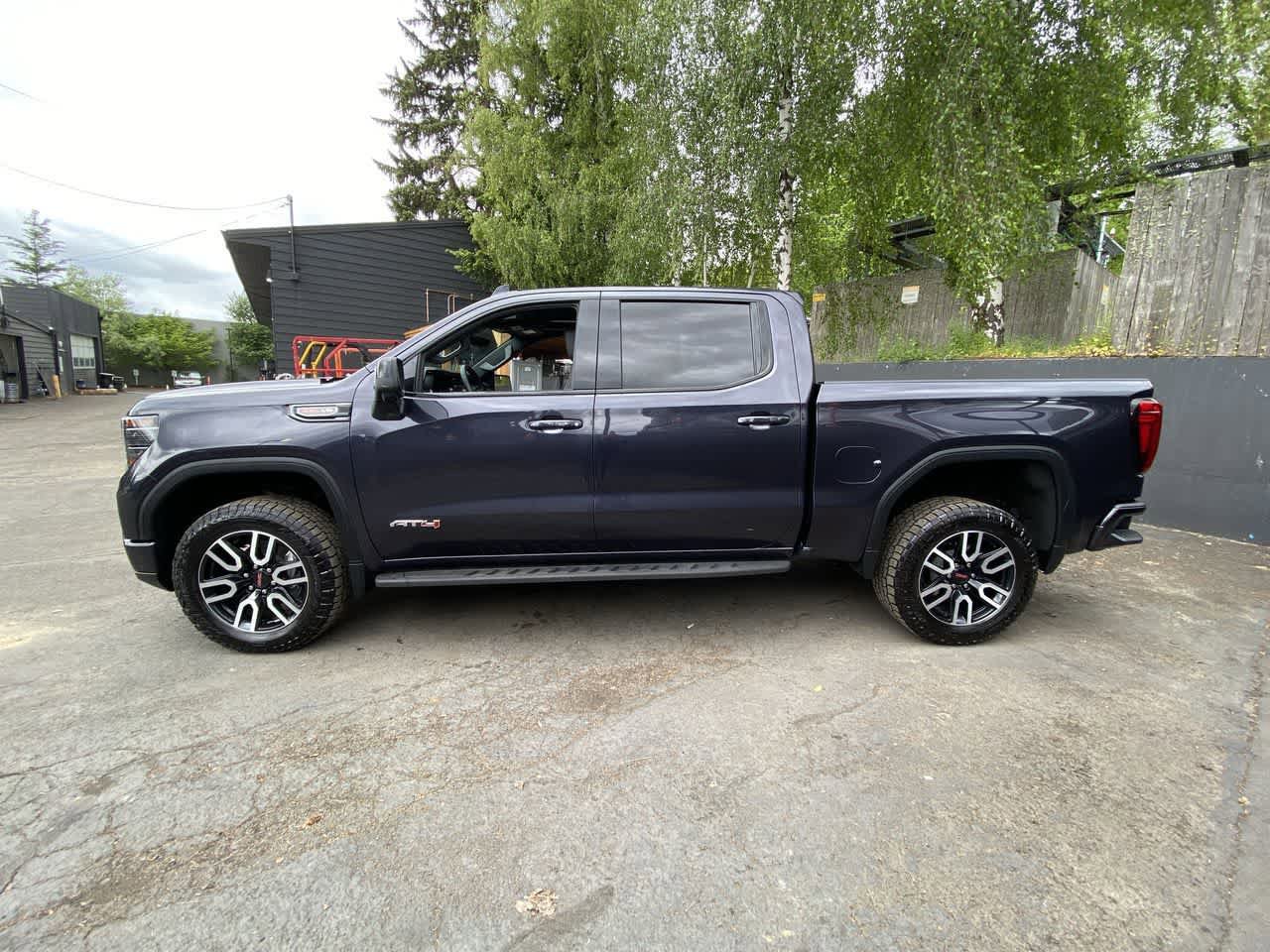 Used 2024 GMC Sierra 1500 AT4 w/ Technology Package AWD/4WD image 3