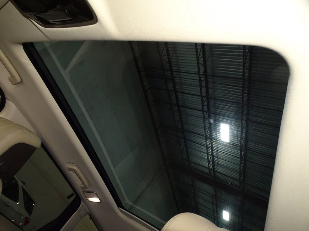 Used 2018 Land Rover Range Rover Sport SE image 11