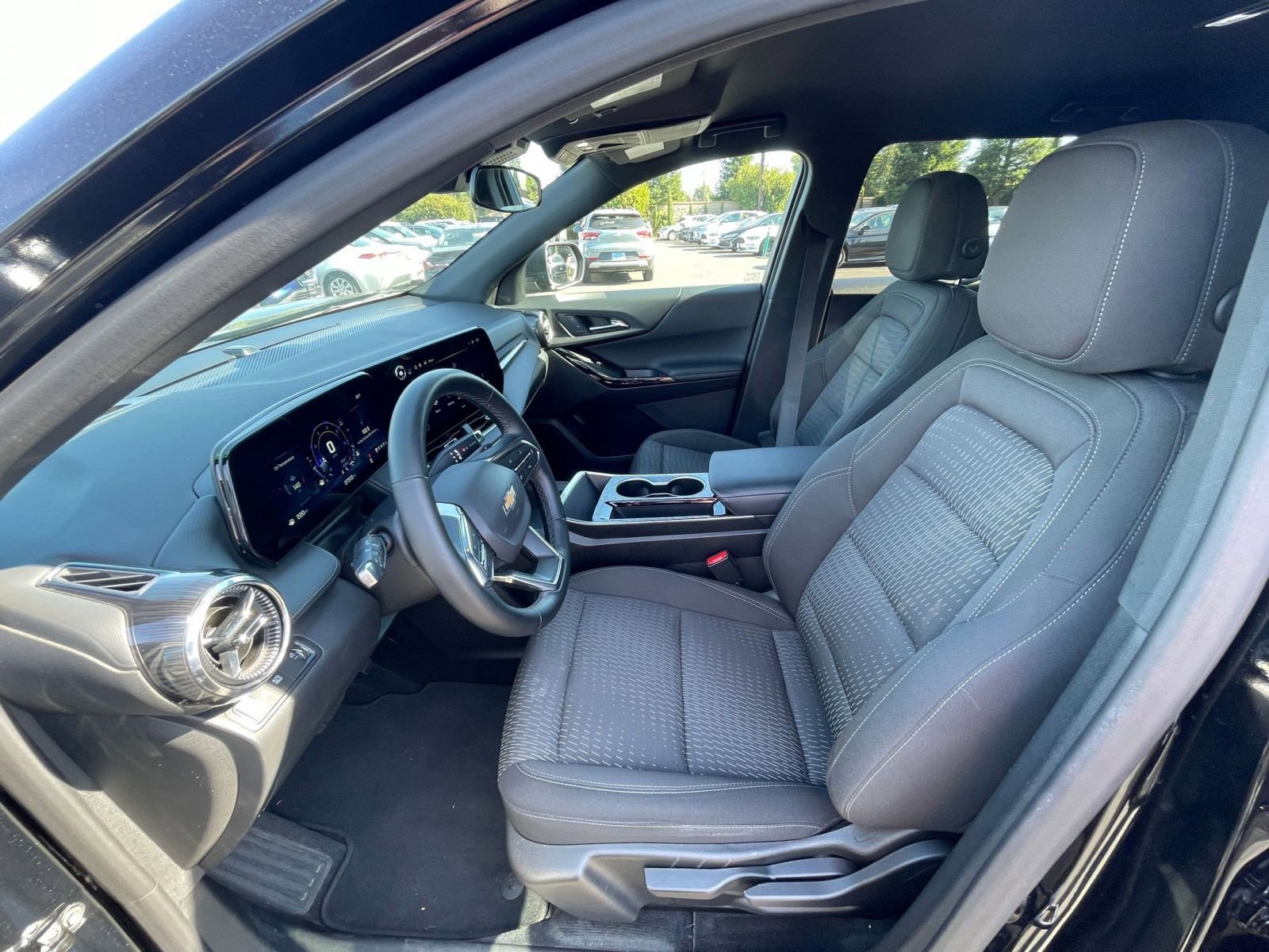 Used 2025 Chevrolet Equinox LT image 25