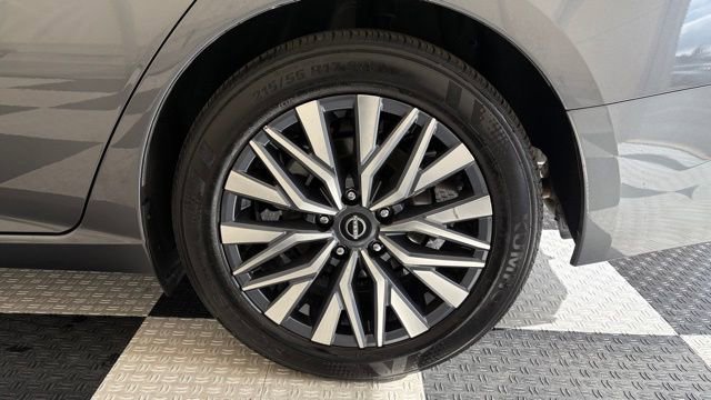 Used 2025 Nissan Altima 2.5 SV image 10