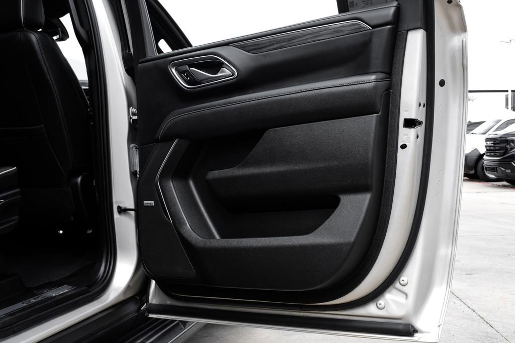 Used 2021 GMC Yukon XL SLT w/ SLT Premium Package image 47