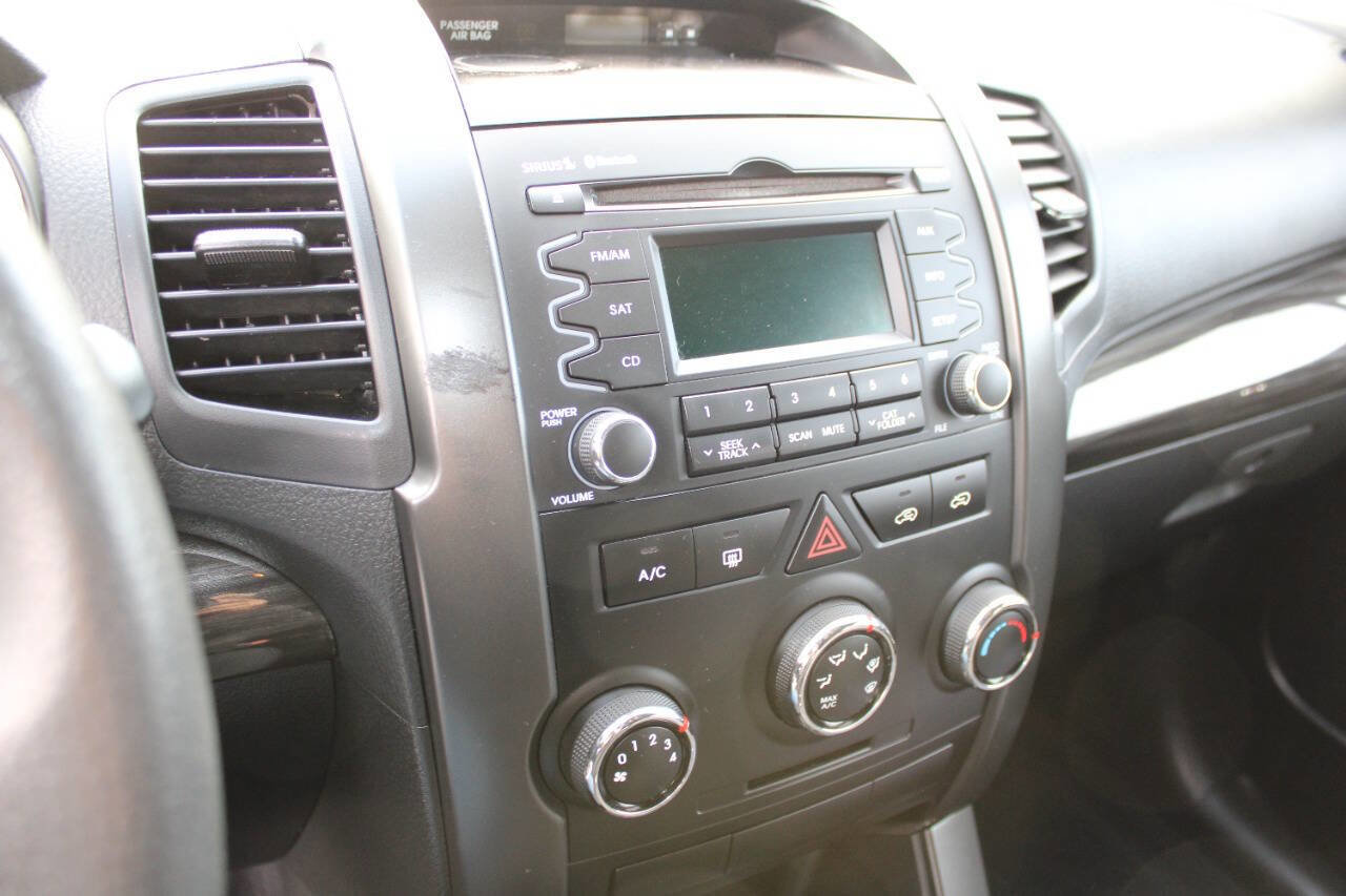 Used 2013 Kia Sorento LX image 15