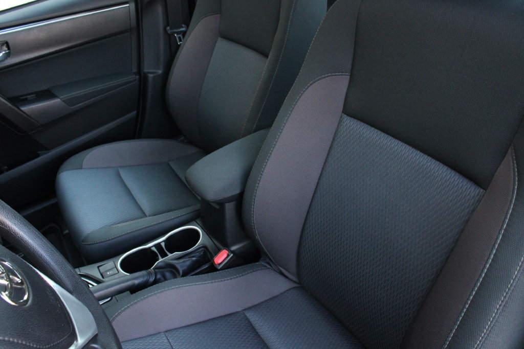 Used 2018 Toyota Corolla LE FWD image 4