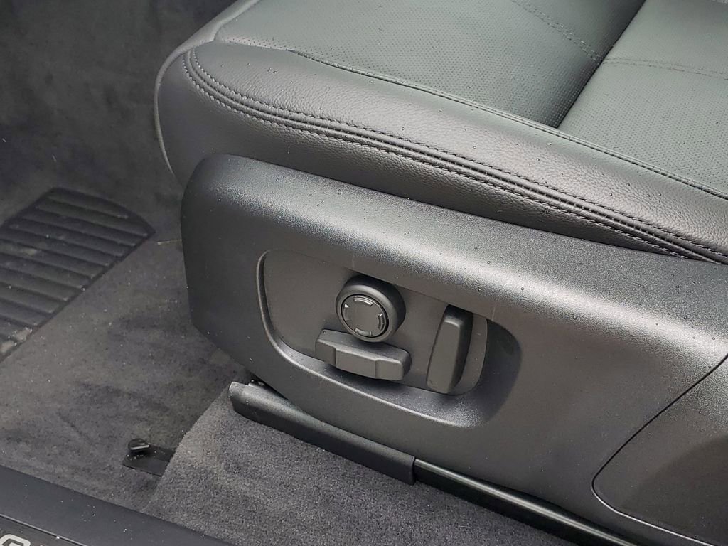 New 2026 Land Rover Range Rover Velar Dynamic SE image 10
