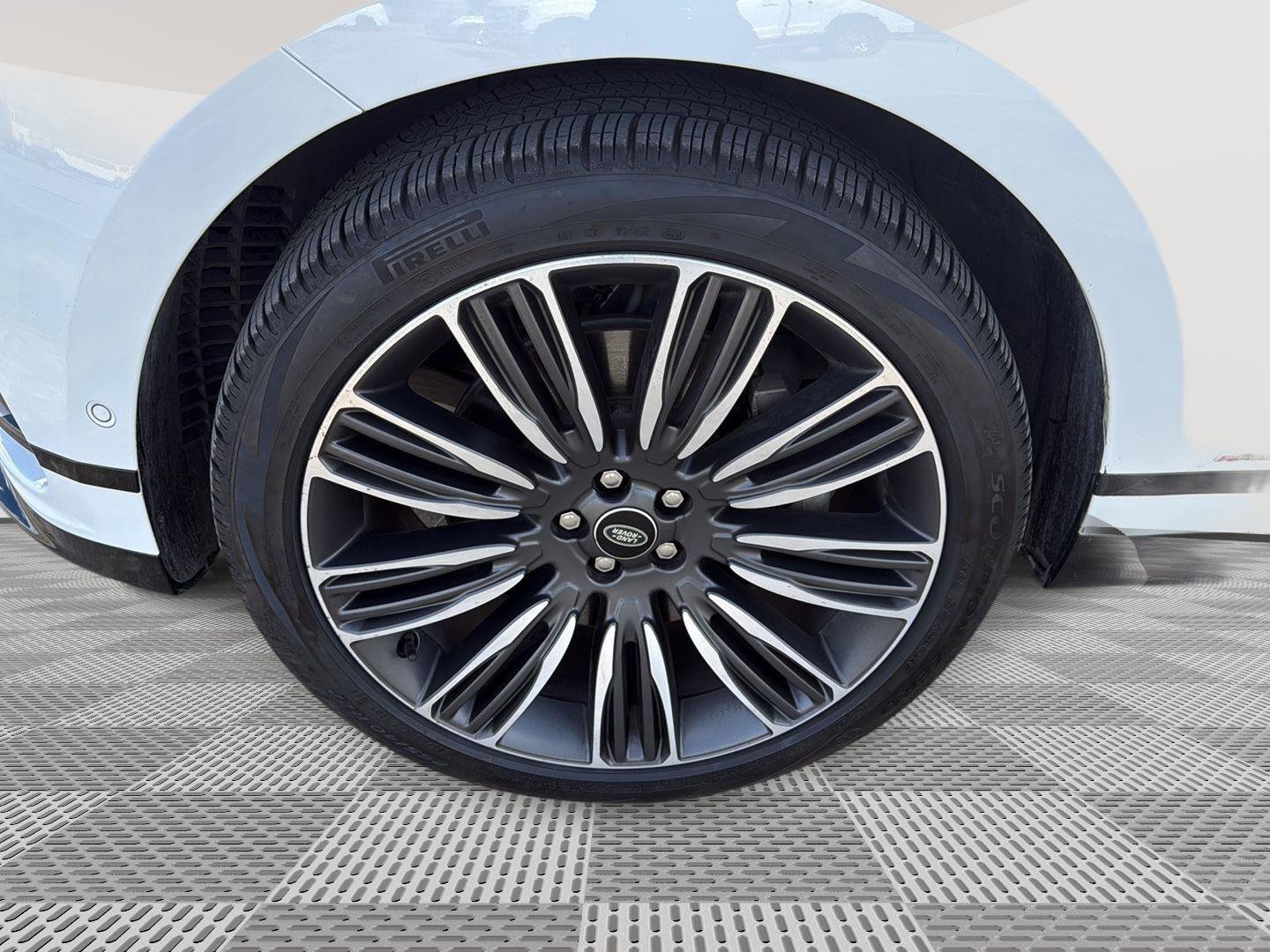 Used 2021 Land Rover Range Rover Velar R-Dynamic S image 9