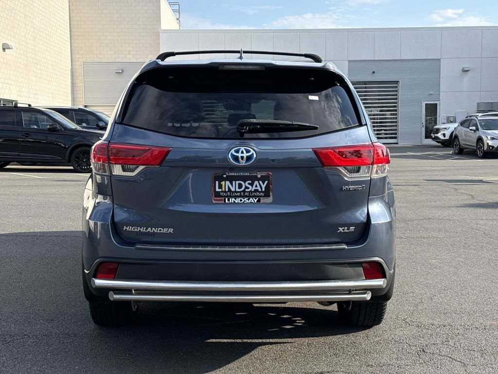 Used 2019 Toyota Highlander XLE AWD/4WD image 4