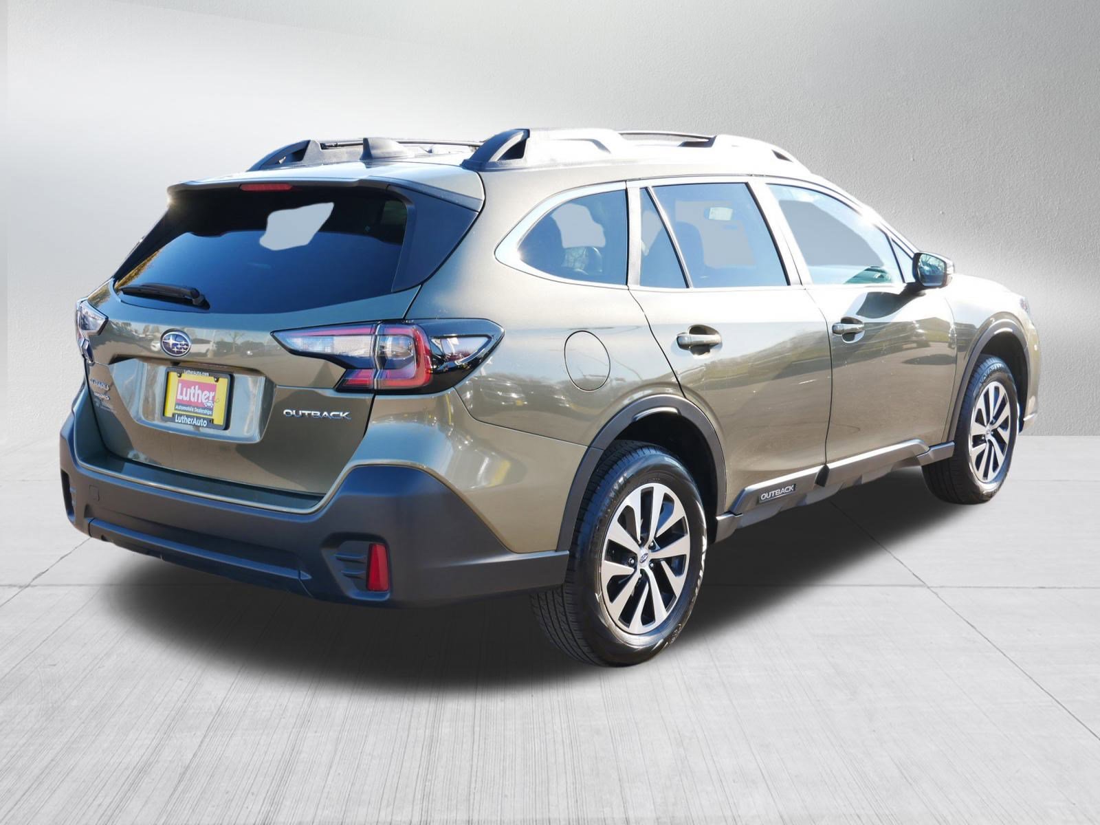 Used 2022 Subaru Outback Premium image 7