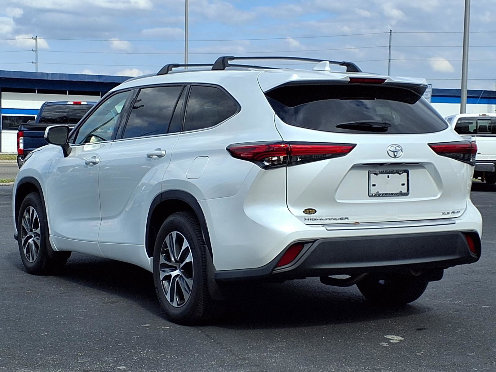 Used 2022 Toyota Highlander XLE image 4