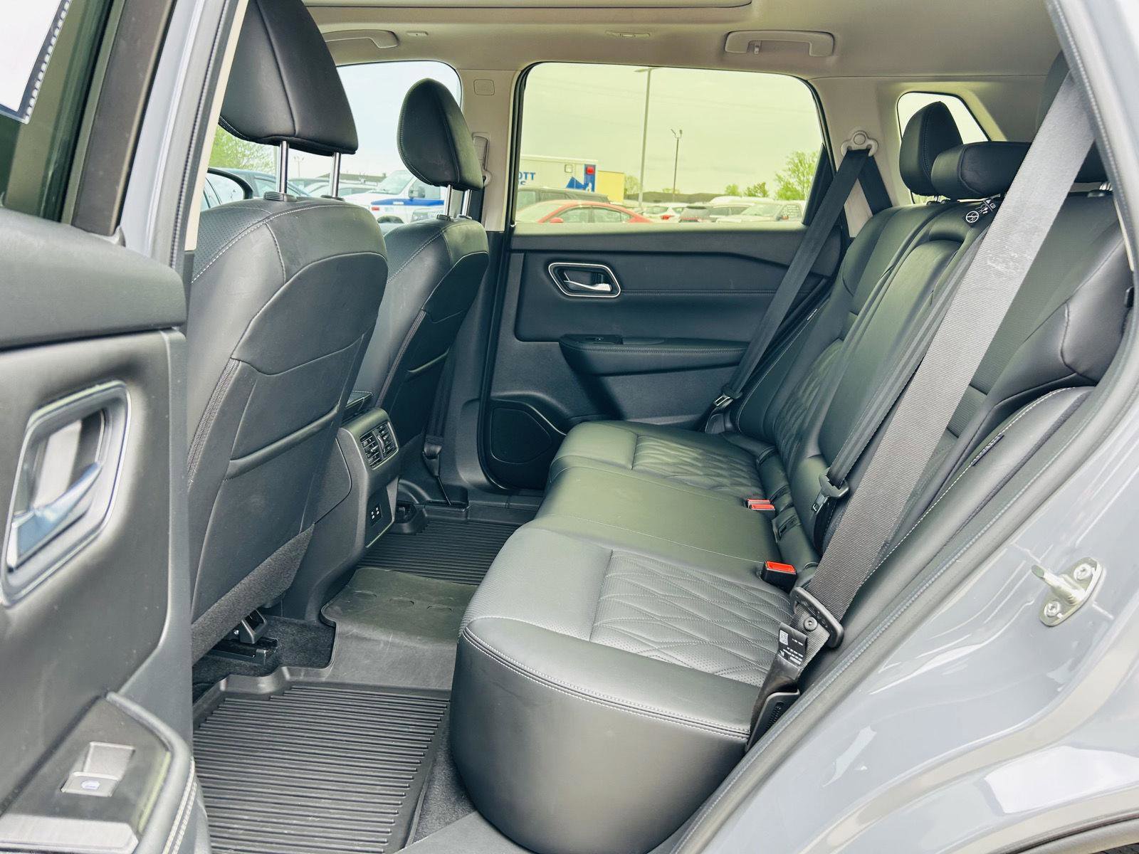 Used 2024 Nissan Rogue Platinum image 29