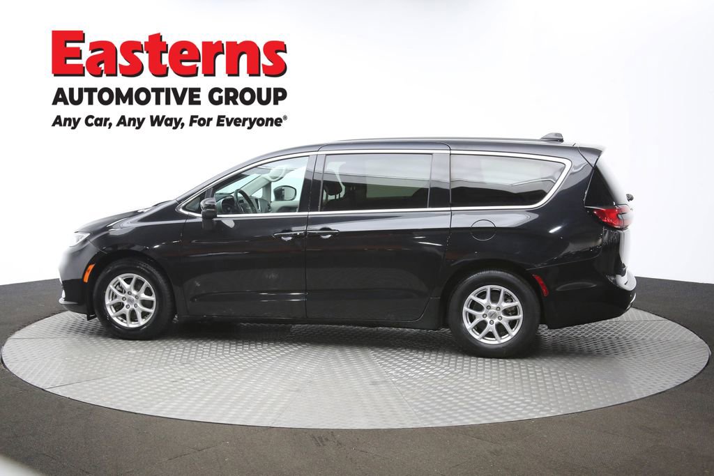 Used 2023 Chrysler Pacifica Touring-L FWD image 60
