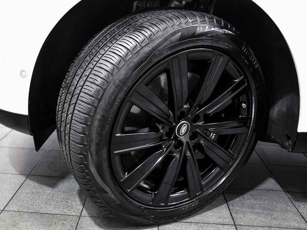 Used 2025 Land Rover Range Rover SE AWD/4WD image 7