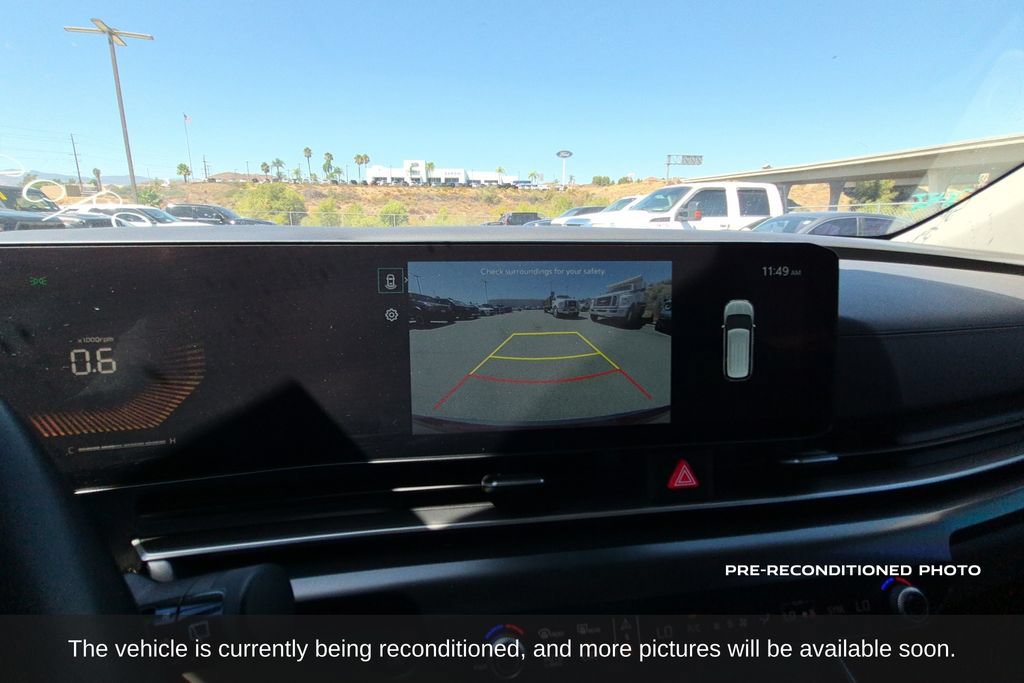 Used 2025 Kia Carnival FWD image 17