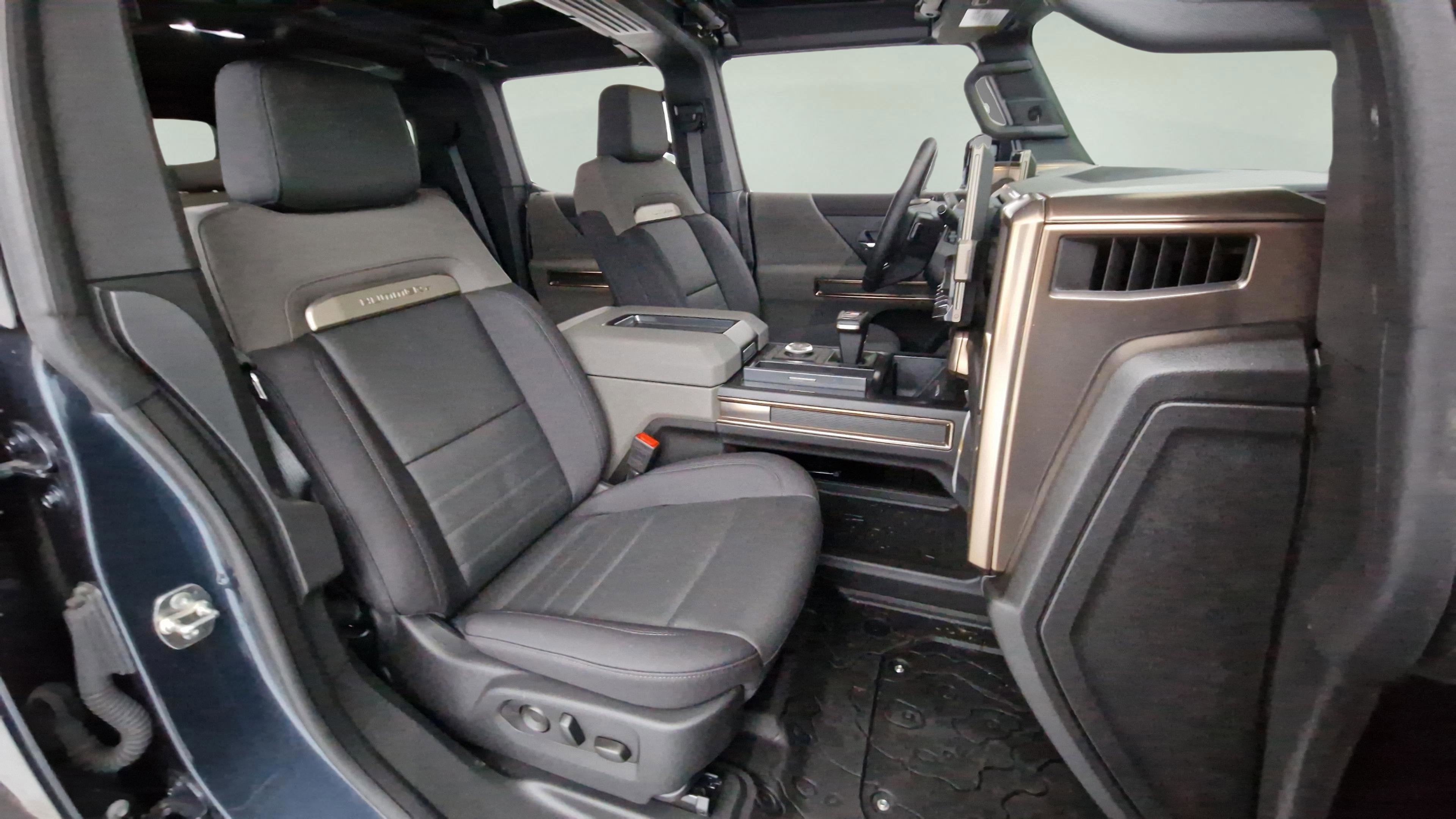 New 2025 GMC Hummer EV 2X w/ LPO, Dark Essentials Package image 11