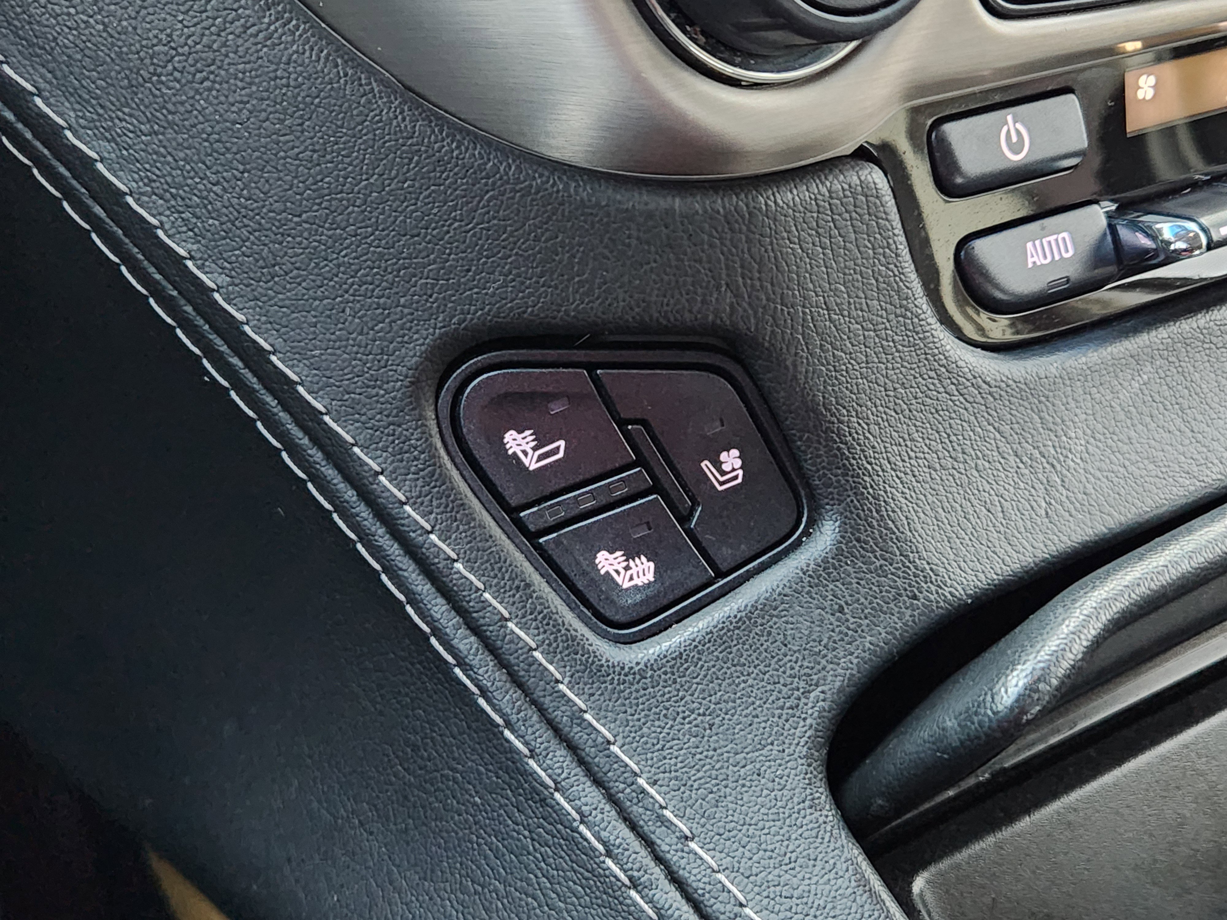 Used 2017 GMC Yukon Denali w/ Open Road Package image 19