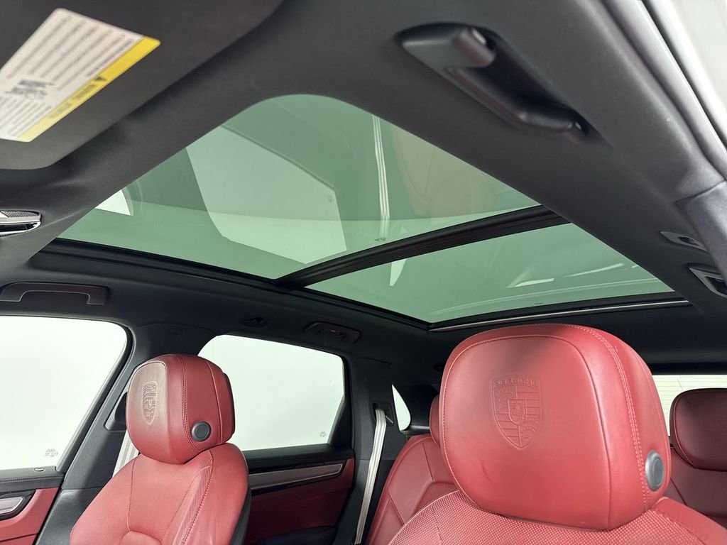 Certified 2022 Porsche Cayenne Platinum Edition image 42