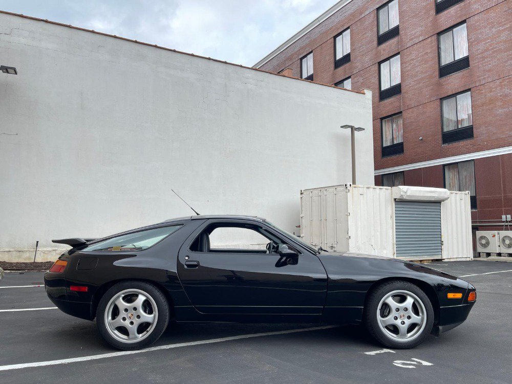Used 1993 Porsche 928 GTS RWD image 3