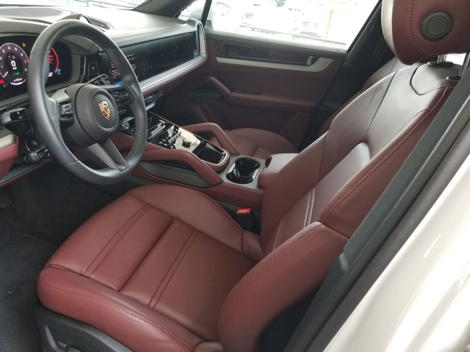 Certified 2025 Porsche Cayenne E-Hybrid image 4