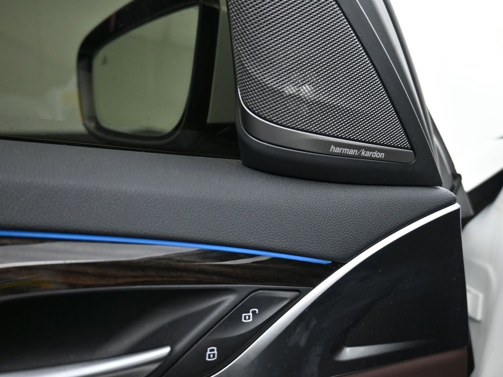 Used 2023 BMW 530e xDrive w/ Premium Package image 10