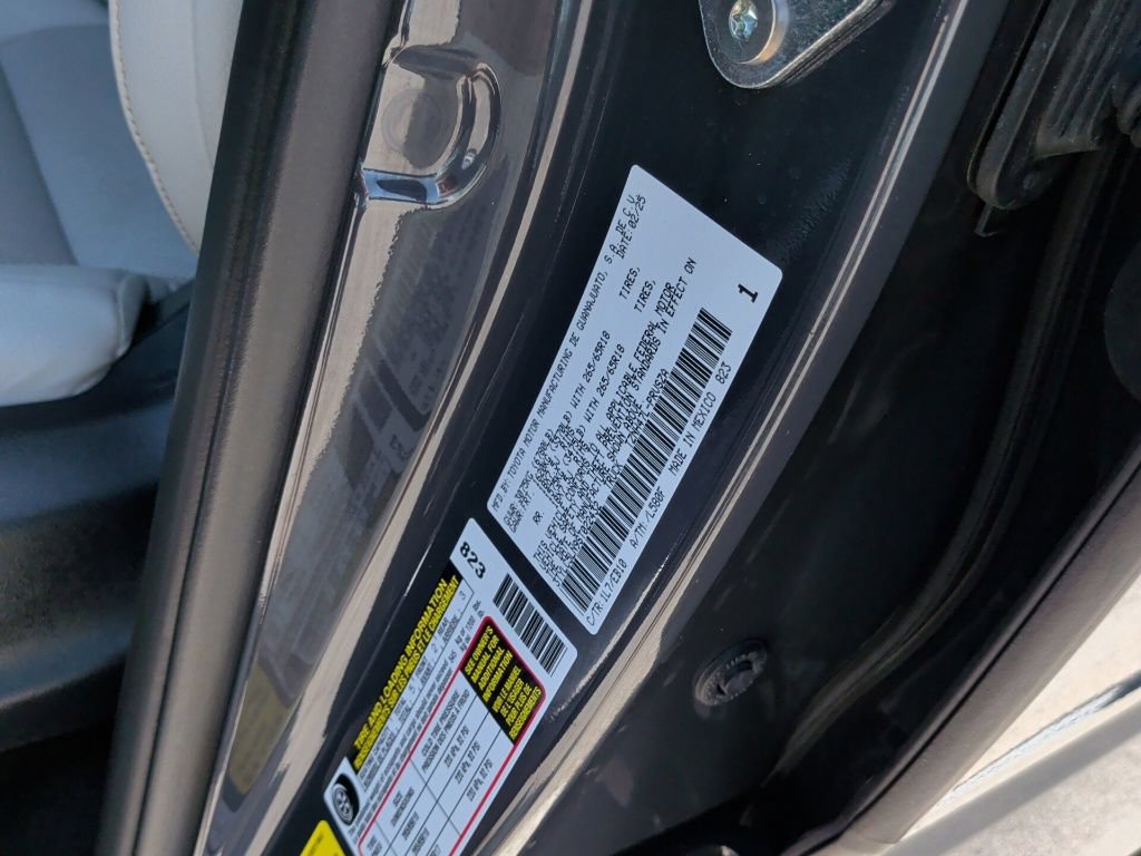 Used 2025 Toyota Tacoma Limited AWD/4WD image 48