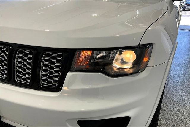 Used 2019 Jeep Grand Cherokee Altitude image 34