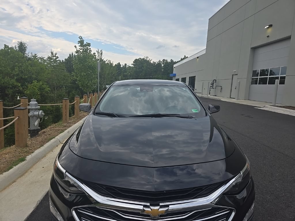 Used 2024 Chevrolet Malibu LT FWD image 2