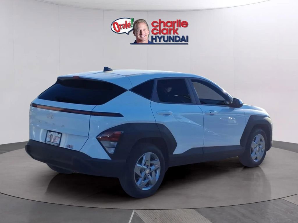 Used 2024 Hyundai Kona SE image 5