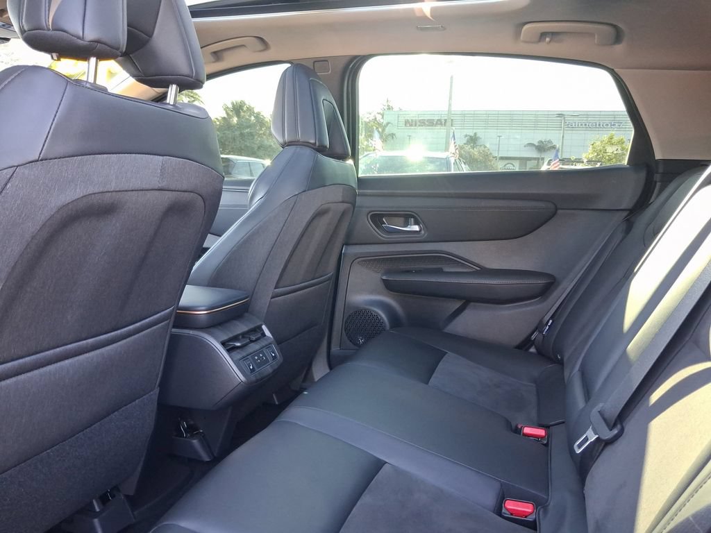 Used 2024 Nissan Ariya AWD image 11
