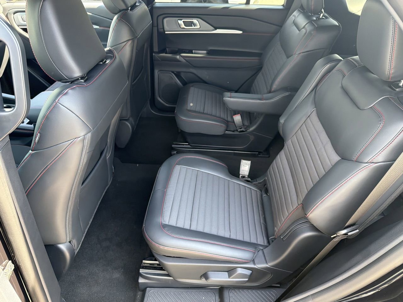 New 2026 Ford Explorer ST-Line w/ ST-Line Street Pack image 21