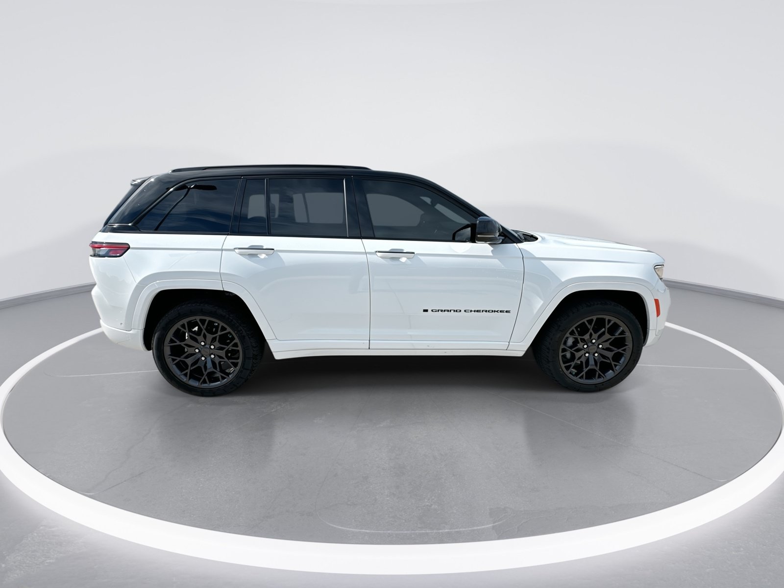Used 2025 Jeep Grand Cherokee Summit AWD/4WD image 9