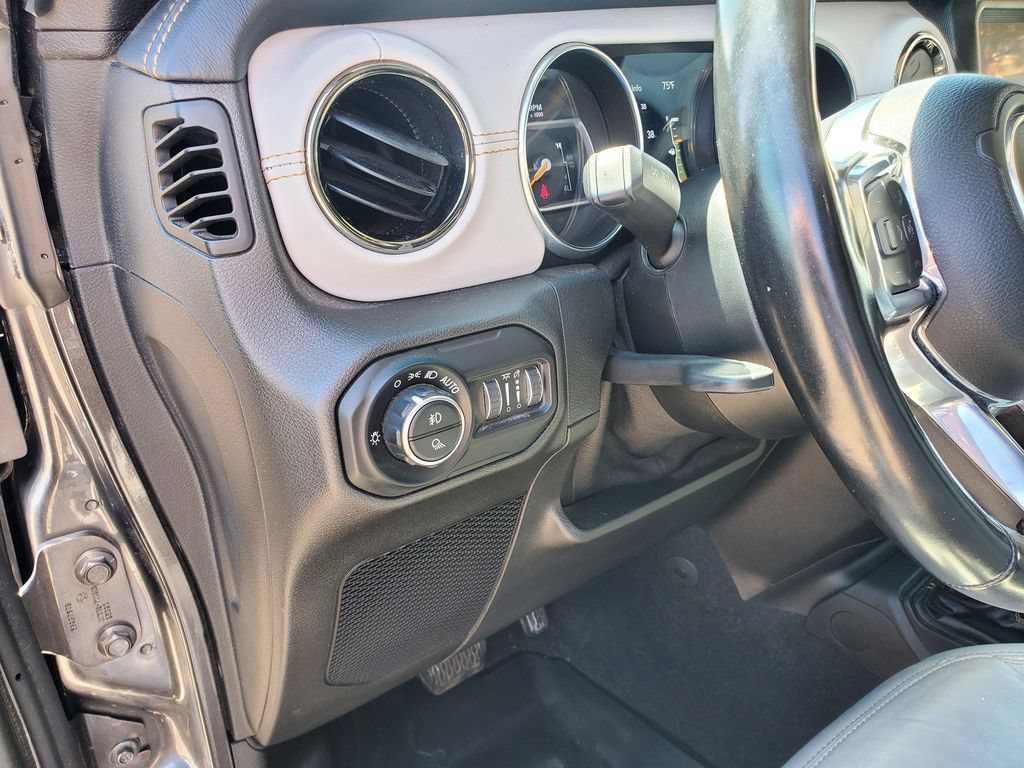 Used 2021 Jeep Gladiator Overland AWD/4WD image 16