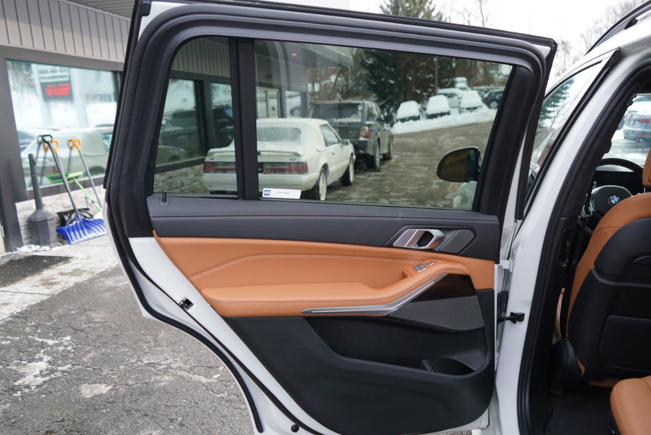 Used 2025 BMW X7 xDrive40i w/ M Sport Package image 52