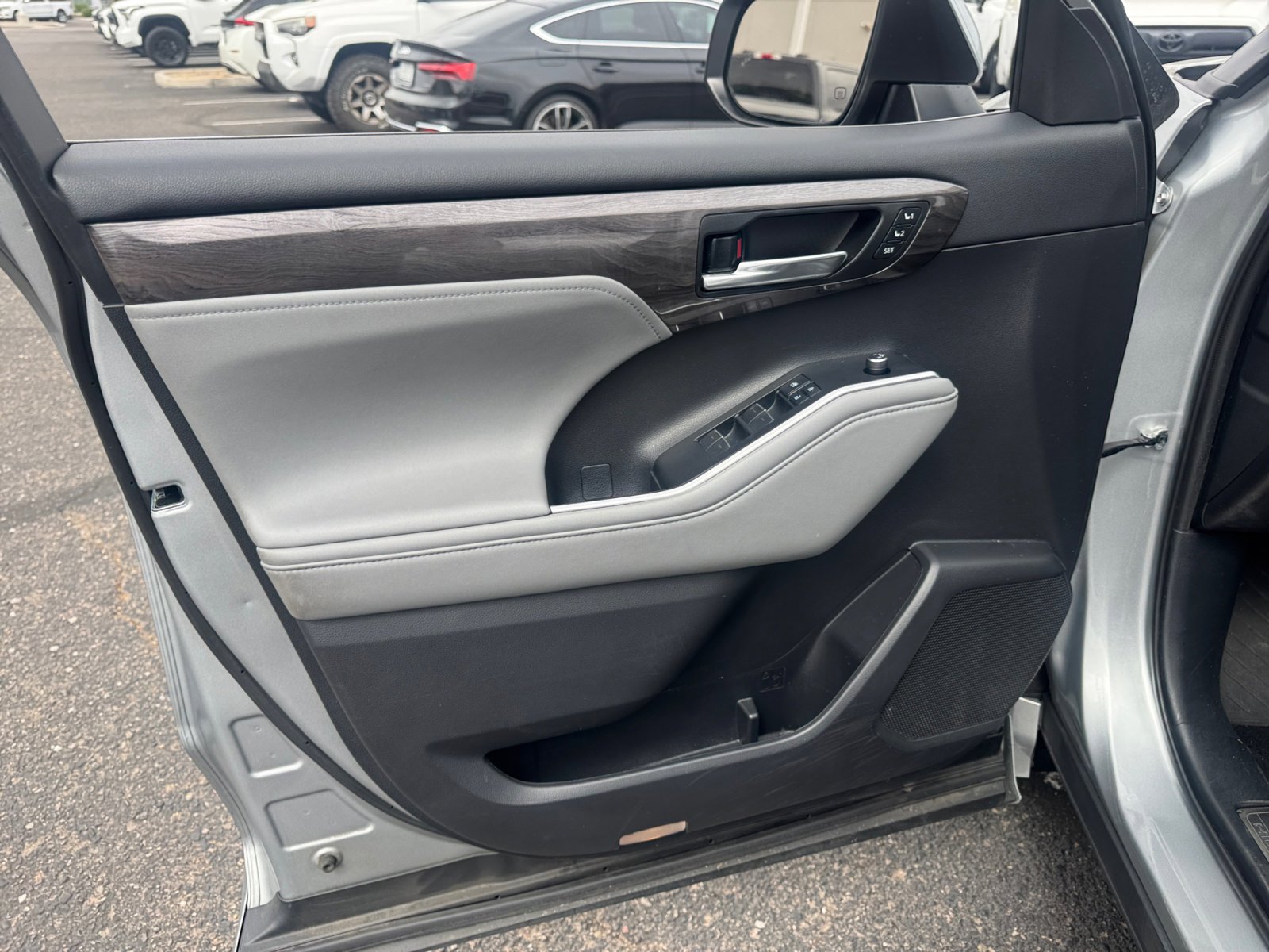 Used 2021 Toyota Highlander Platinum image 13